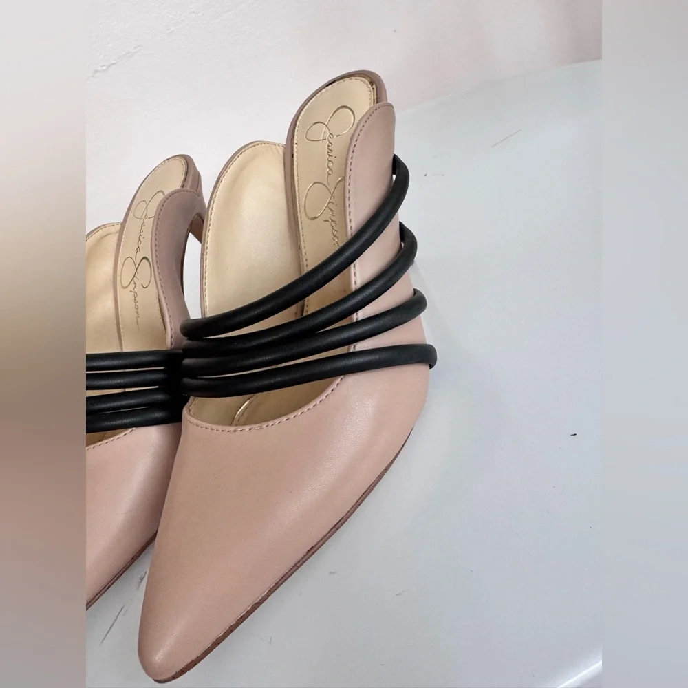 Elegant Jessica Simpson Nude & Black Mule Heel Size 6.5 - Picture 3 of 9
